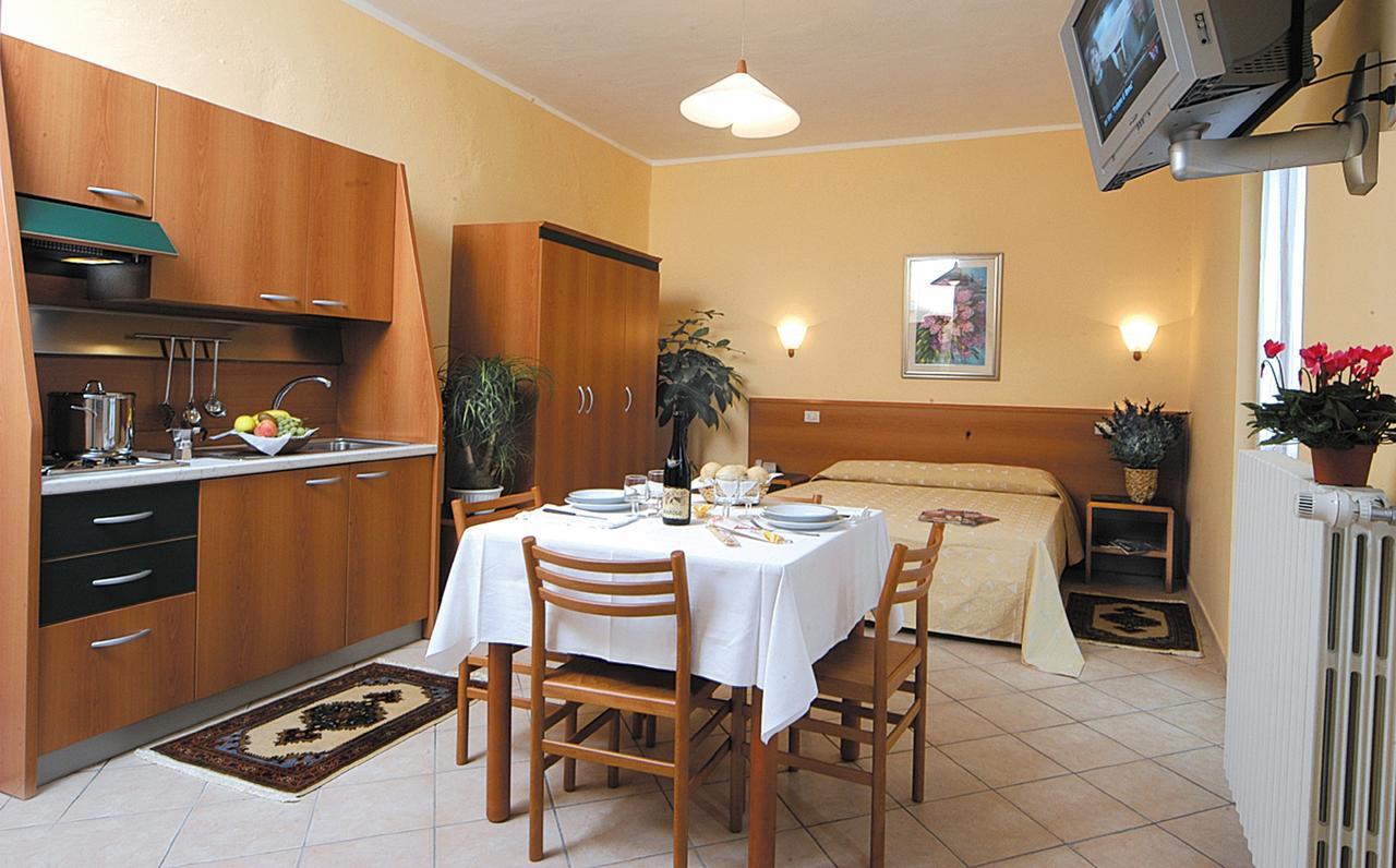 Casa Vacanze Provenzale Torre Pellice Cameră foto